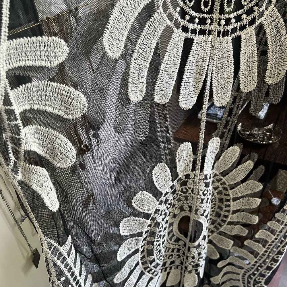 Elegant Black and White Lace Kimono/Cover Up - Picture 6 of 10
